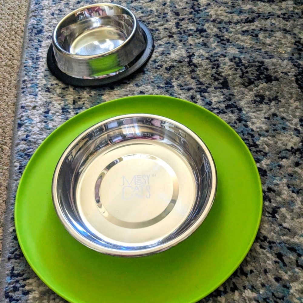 Messy Cats Mat w/ Stainless Steel food & water bowl